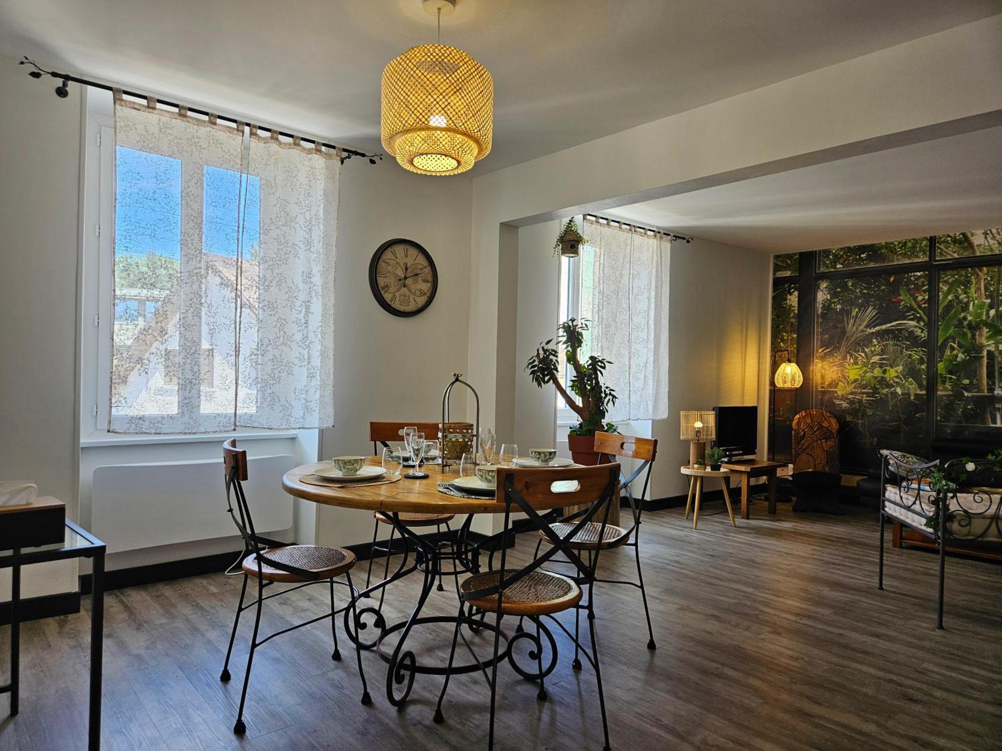 Appartement Le Jardin Imaginaire Champagnole Eksteriør billede